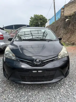 Toyota Vitz 1.5 FWD 5dr 2015 Black