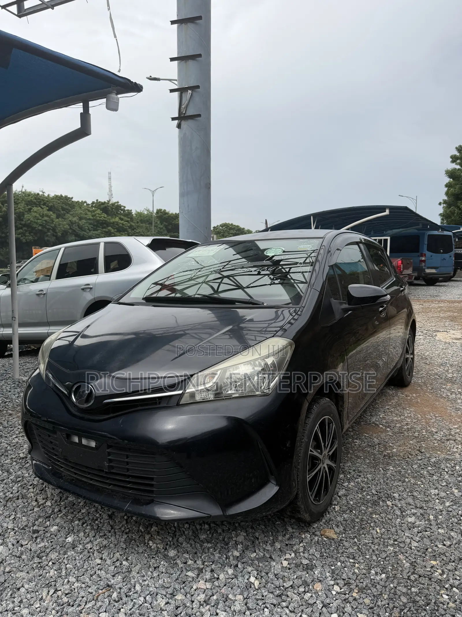 Toyota Vitz 1.5 FWD 5dr 2015 Black
