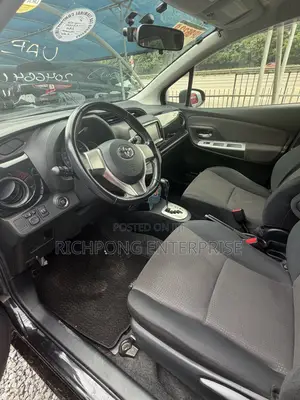 Toyota Vitz 1.5 FWD 5dr 2015 Black
