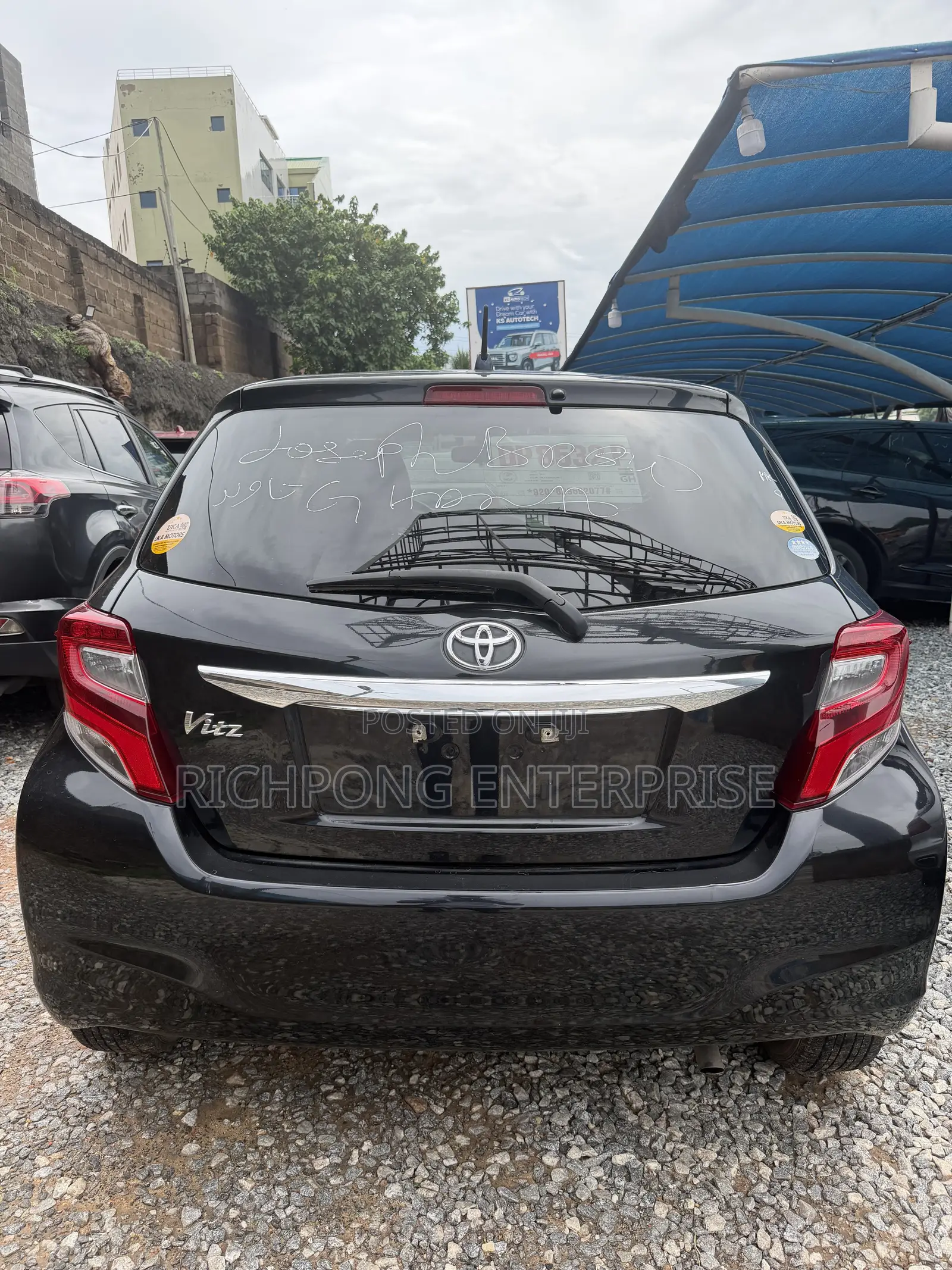 Toyota Vitz 1.5 FWD 5dr 2015 Black