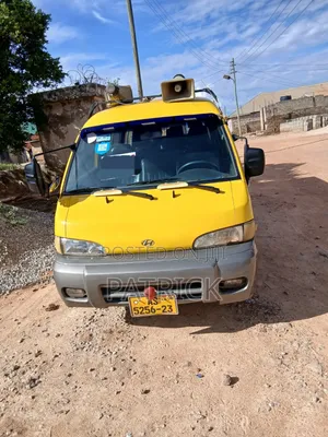 Hyundai H-100 2002 Yellow