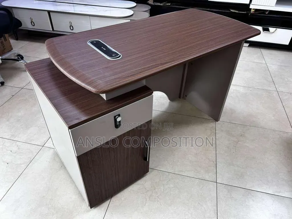Elegant Portable Office Table