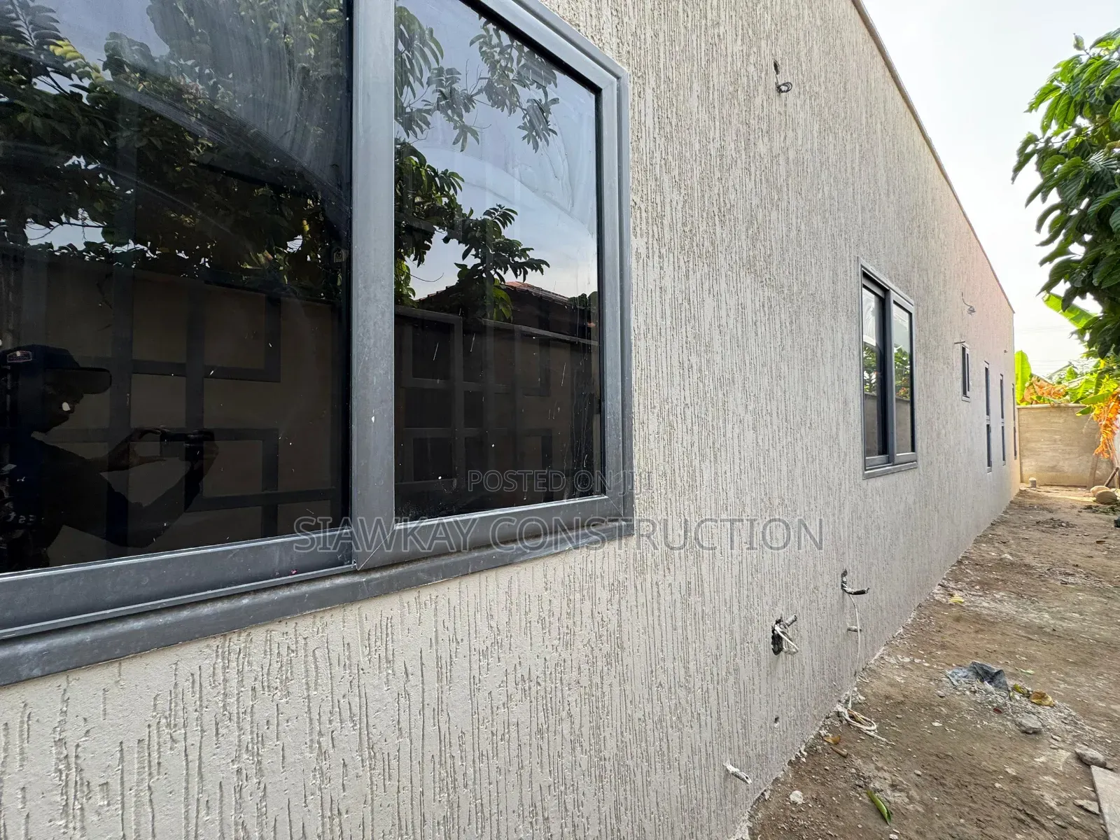 Up Raised Dumpiness Graffiato (Selling and Application)