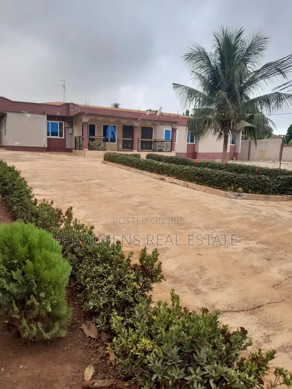5bdrm House in Fredimens Real, Atwima Kwanwoma for sale