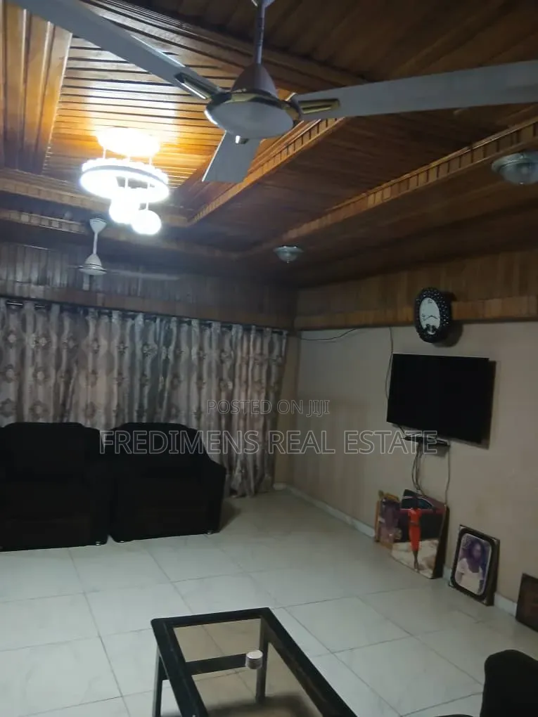 5bdrm House in Fredimens Real, Atwima Kwanwoma for sale