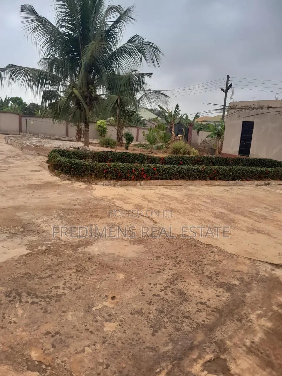 5bdrm House in Fredimens Real, Atwima Kwanwoma for sale