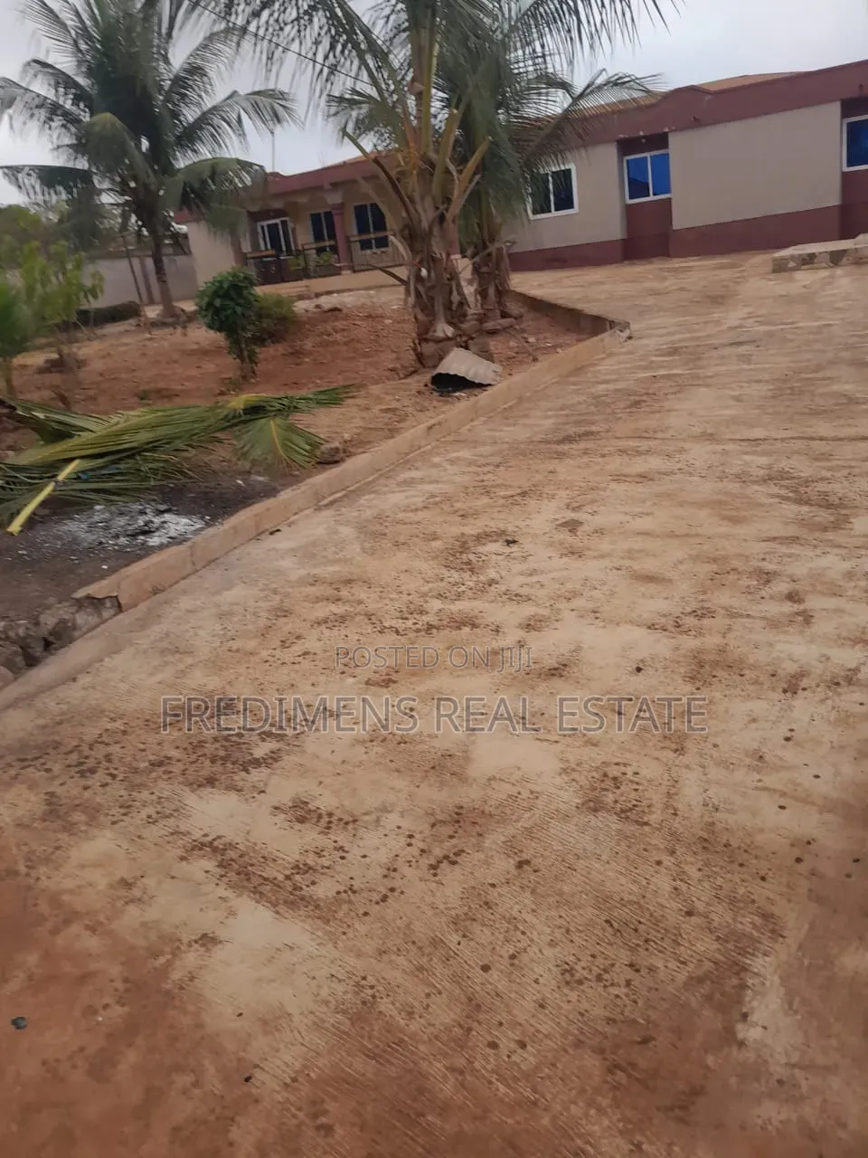 5bdrm House in Fredimens Real, Atwima Kwanwoma for sale
