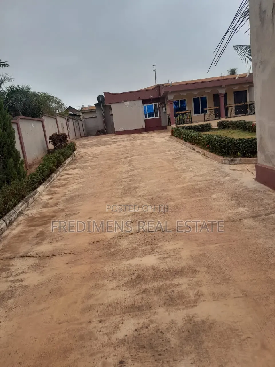 5bdrm House in Fredimens Real, Atwima Kwanwoma for sale