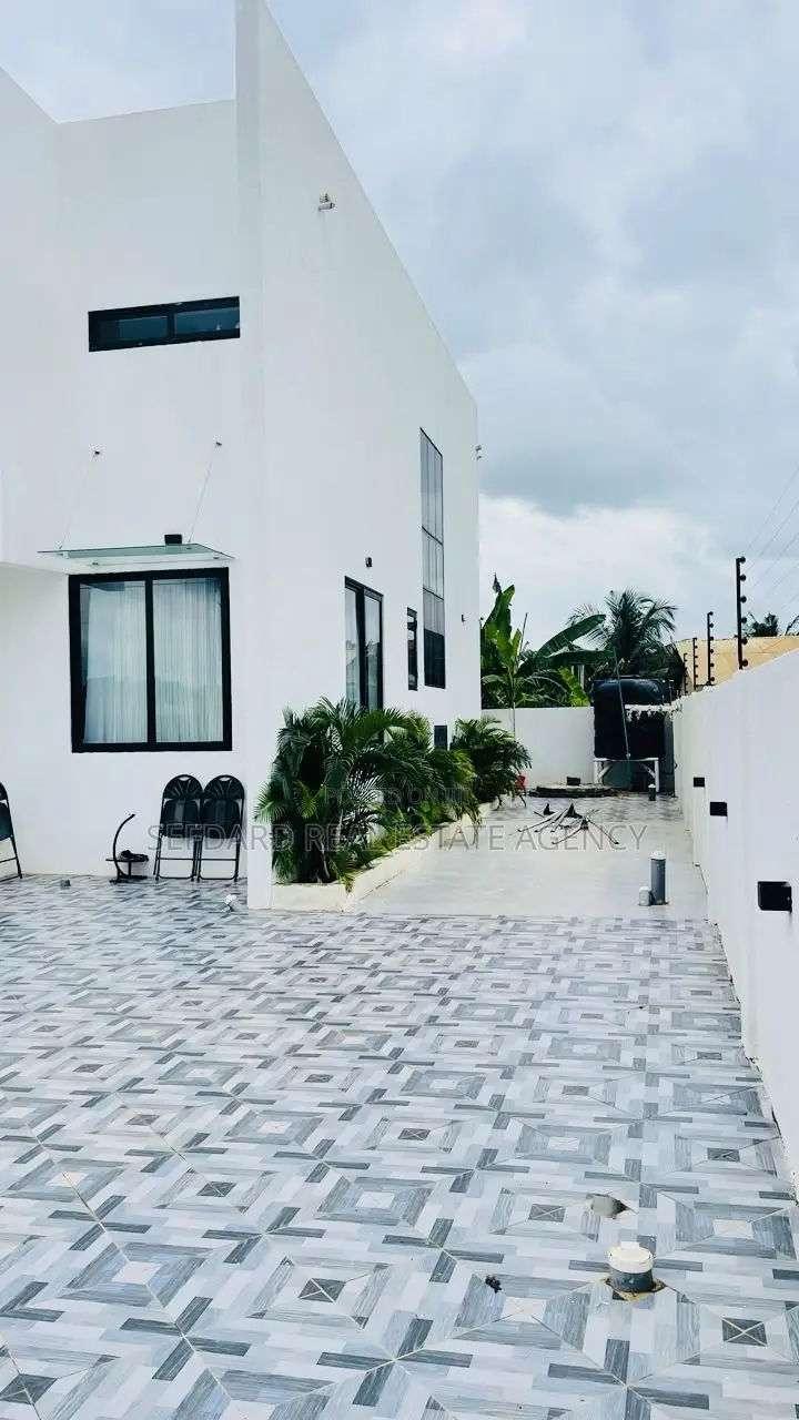 3bdrm Duplex in Sefdard Properties, Pokuase for sale