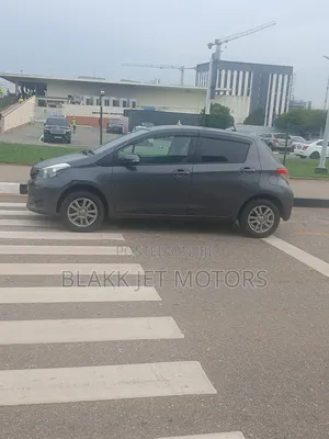Toyota Vitz 1.3 AWD 5dr 2012 Gray