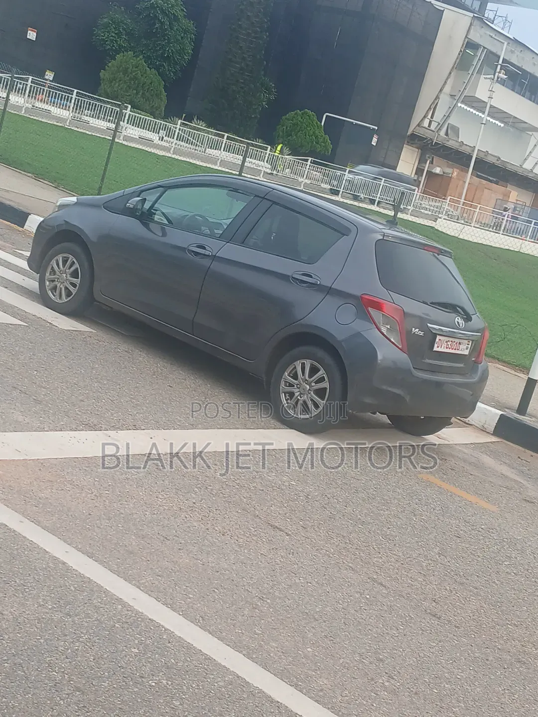 Toyota Vitz 1.3 AWD 5dr 2012 Gray