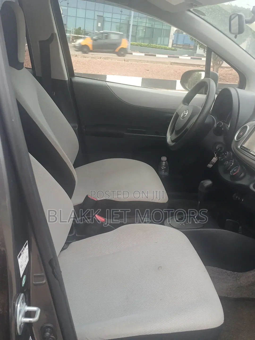 Toyota Vitz 1.3 AWD 5dr 2012 Gray