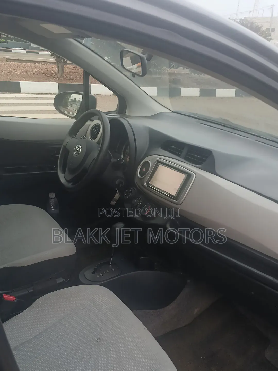Toyota Vitz 1.3 AWD 5dr 2012 Gray
