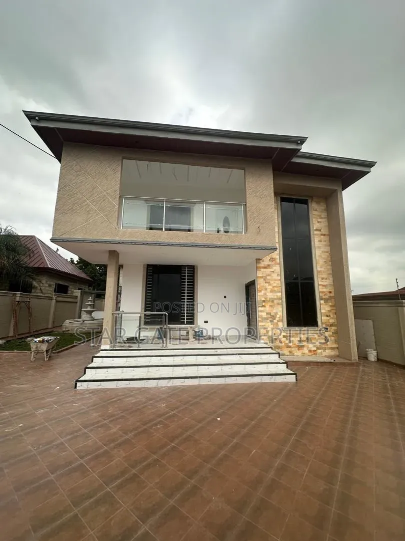 4bdrm House in Kwamo, Ejisu-Juaben Municipal for sale
