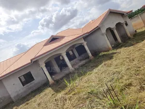 6bdrm House in Santasi Kokobeng, Kumasi Metropolitan for sale
