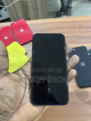 Apple iPhone SE (2020) 64 GB Black