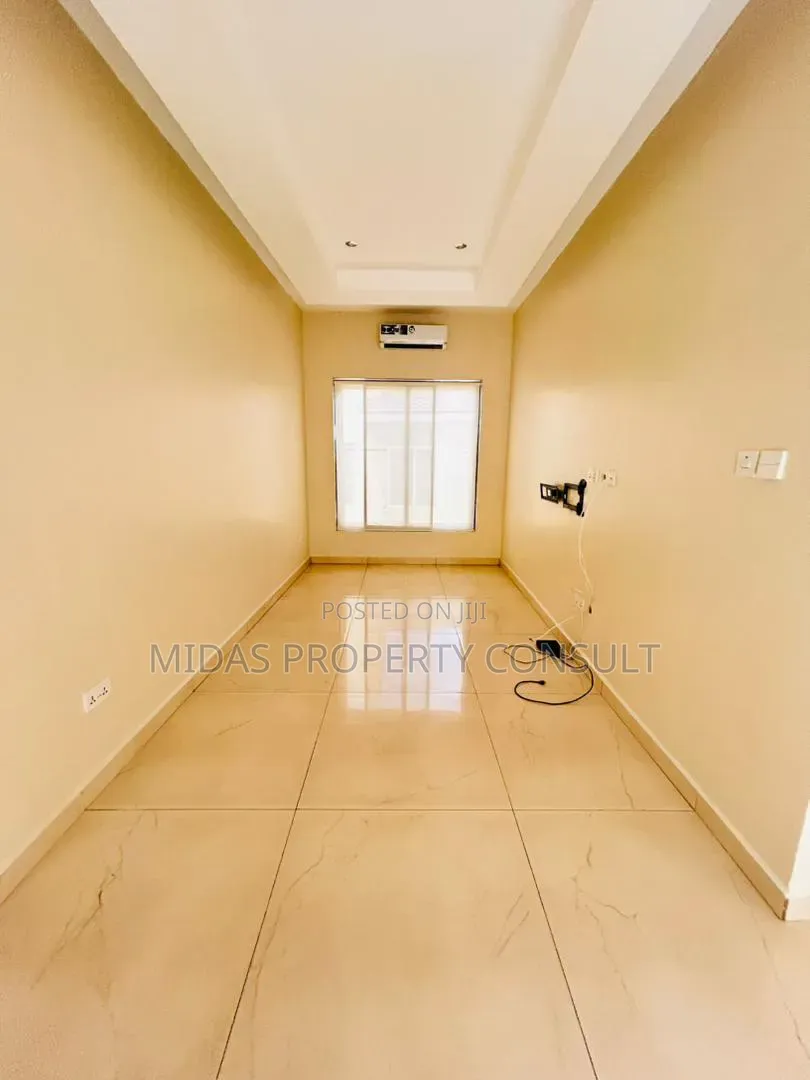 4bdrm House in Adjiringanor, Otano for sale