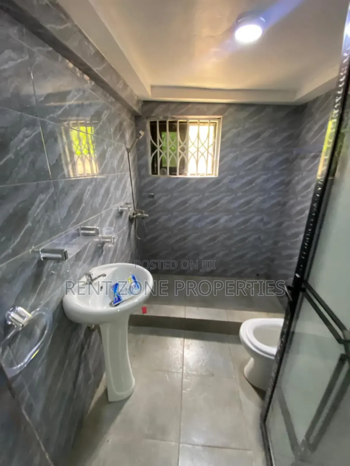 4bdrm Duplex in Kwabenya for rent