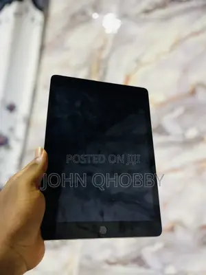 Apple iPad 9.7 32 GB Gray