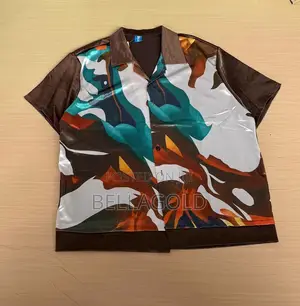 Heavy Men’S Satin Short-Sleeve Button-Up Shirt.