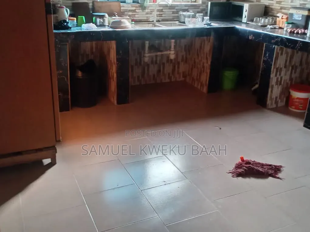4bdrm Apartment in Prepraw, Nsawam Adoagyiri Municipal for sale