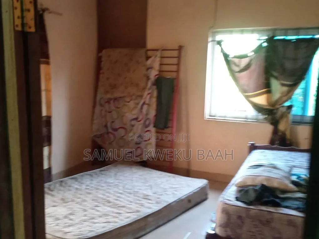 4bdrm Apartment in Prepraw, Nsawam Adoagyiri Municipal for sale