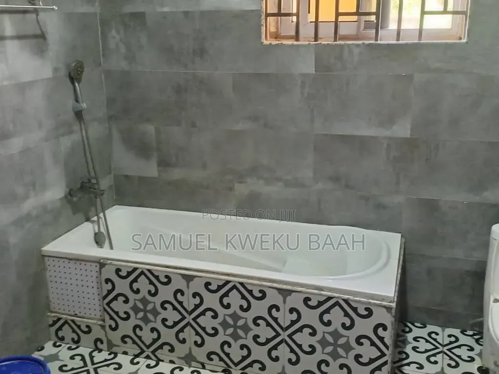4bdrm Apartment in Prepraw, Nsawam Adoagyiri Municipal for sale