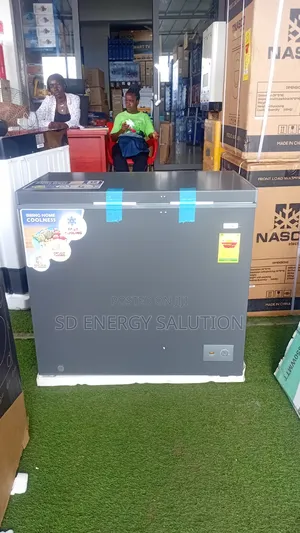 Spacious Nasco Freezer for Frozen Foods Drinks