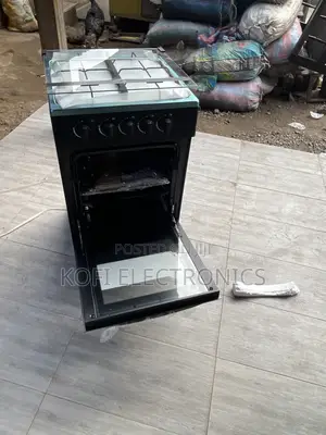 A Stand Alone Midea 4 Burner Gas Cooker