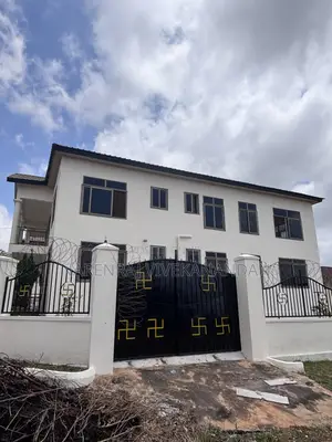 6bdrm House in Kumasi Metropolitan for sale
