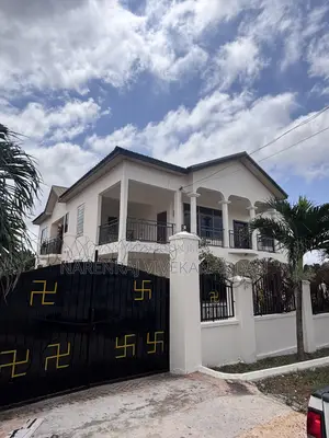 6bdrm House in Kumasi Metropolitan for sale