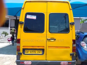 Mercedes-Benz Sprinter 2000 Yellow