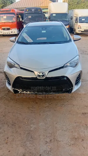 Toyota Corolla SE (1.8L 4cyl 6M) 2018 Gray