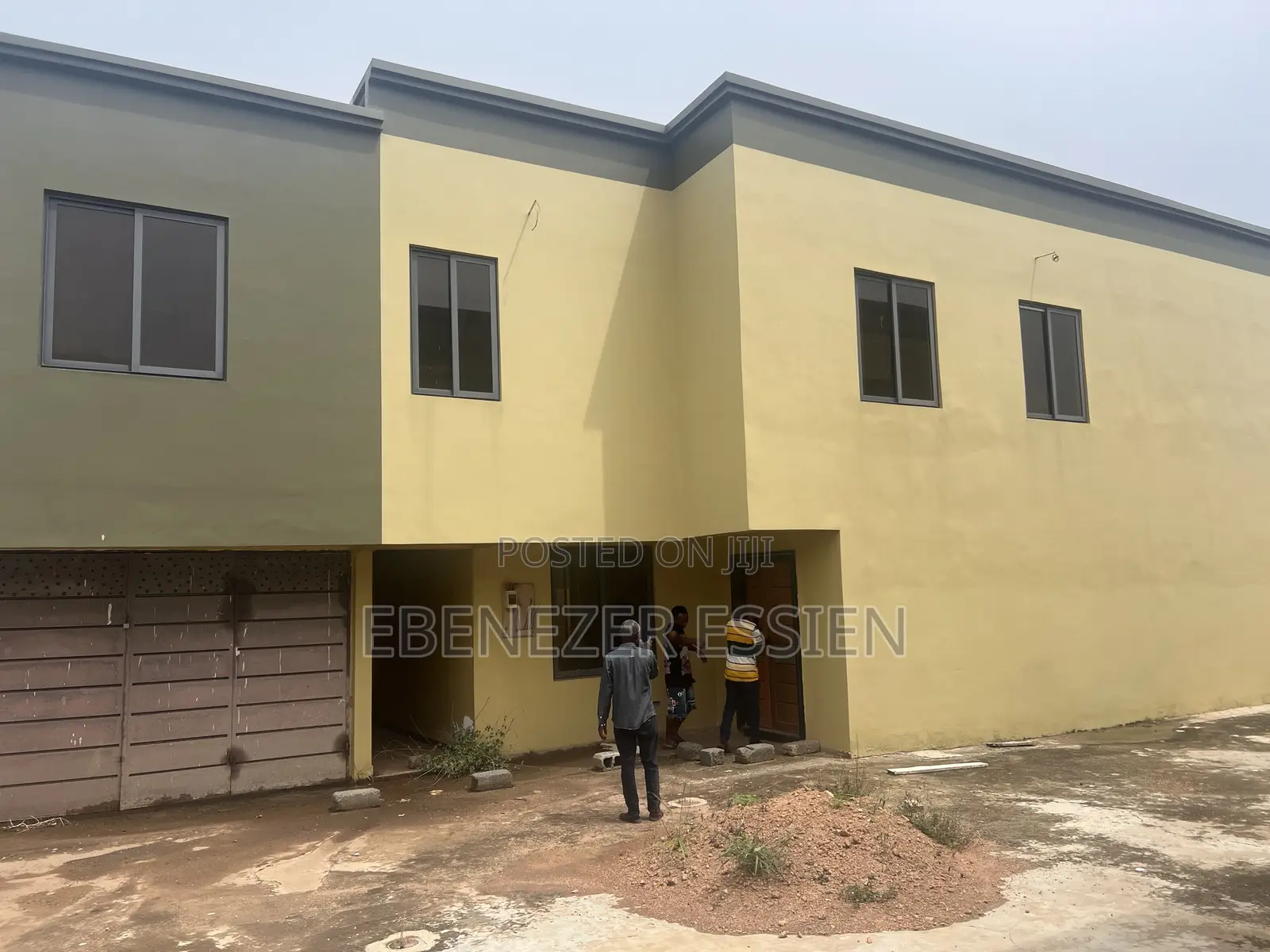 4bdrm House in West Hills Mall Area for sale