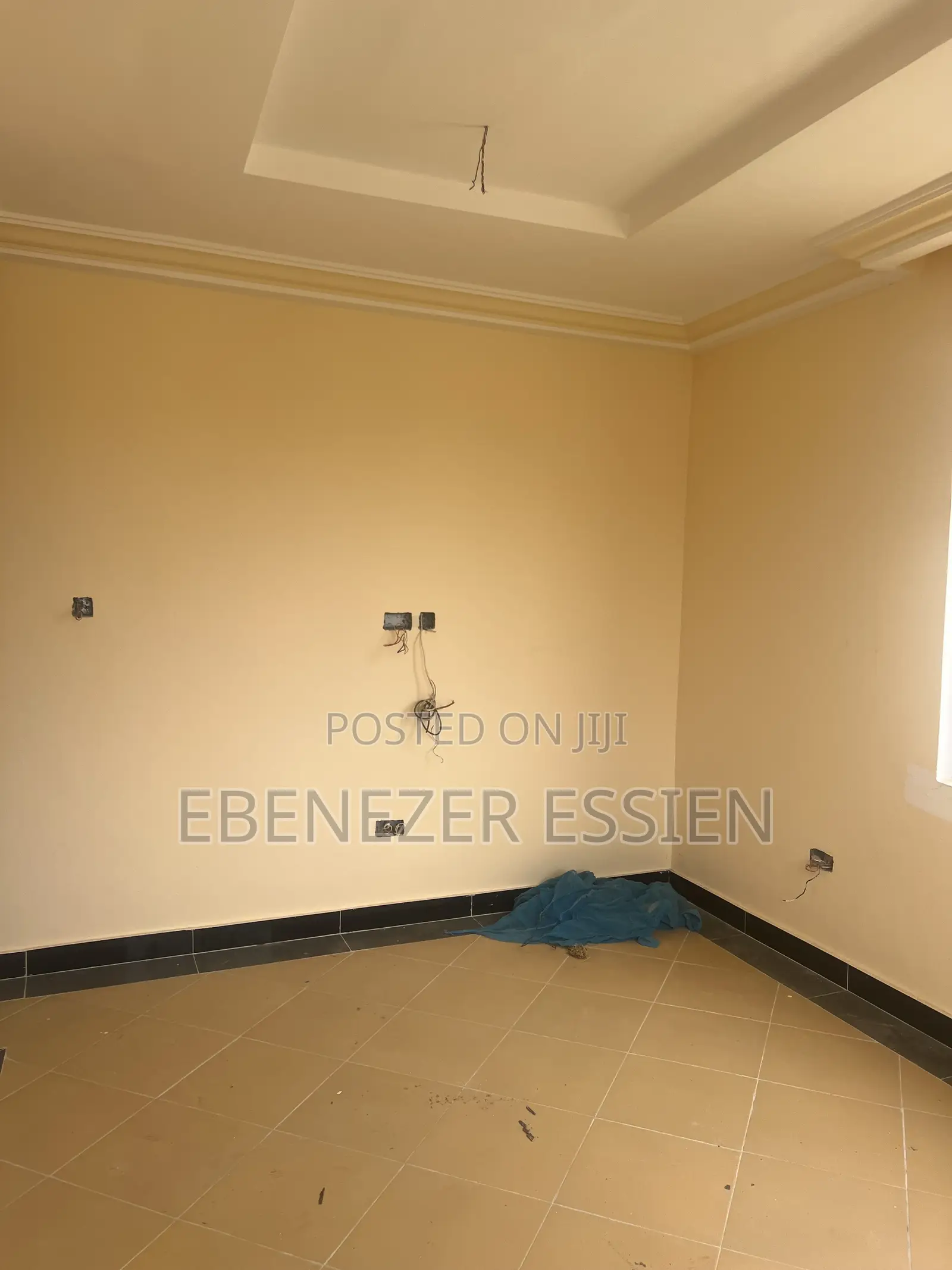 4bdrm House in West Hills Mall Area for sale