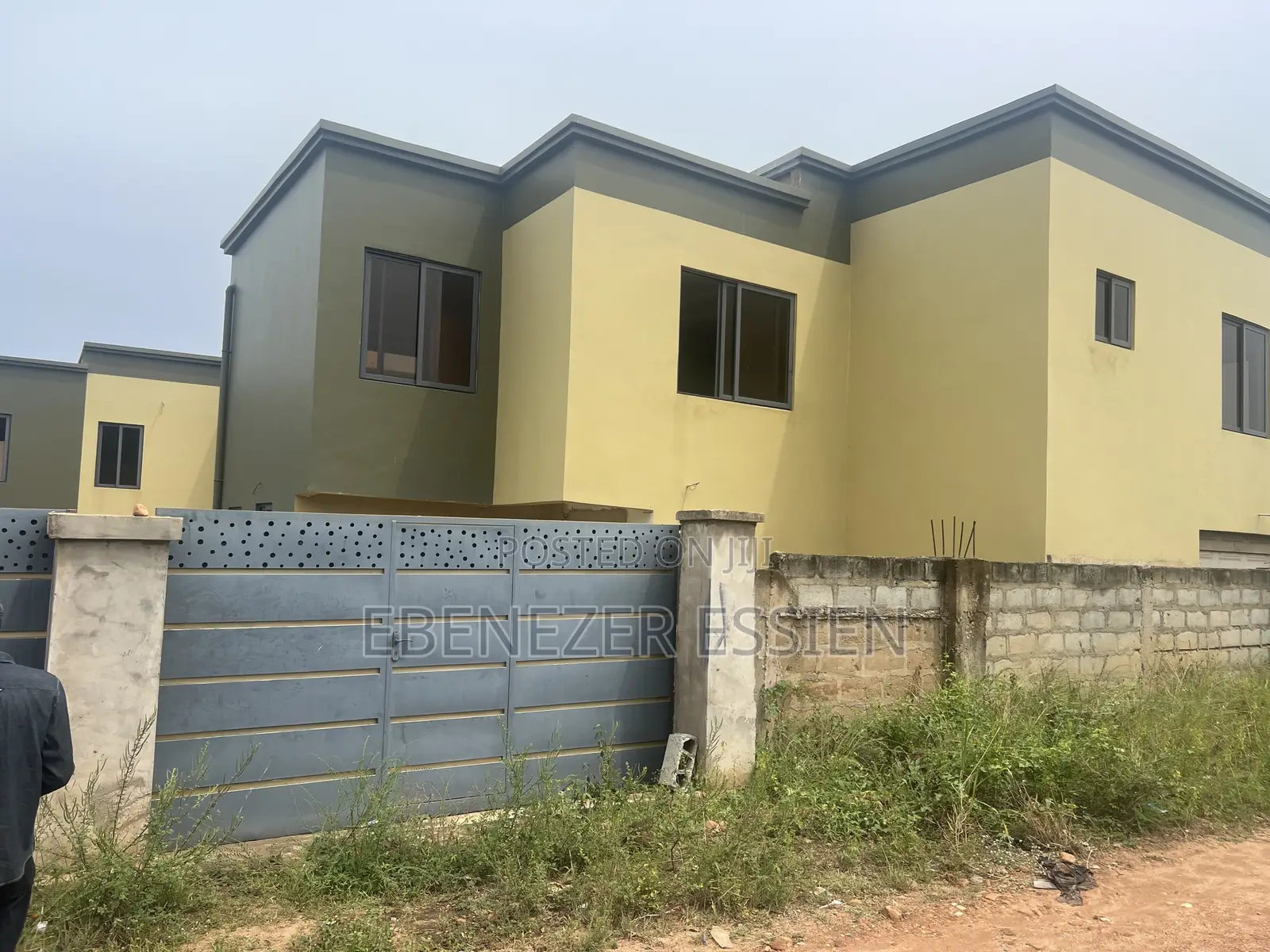 4bdrm House in West Hills Mall Area for sale