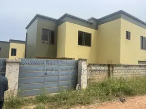4bdrm House in West Hills Mall Area for sale