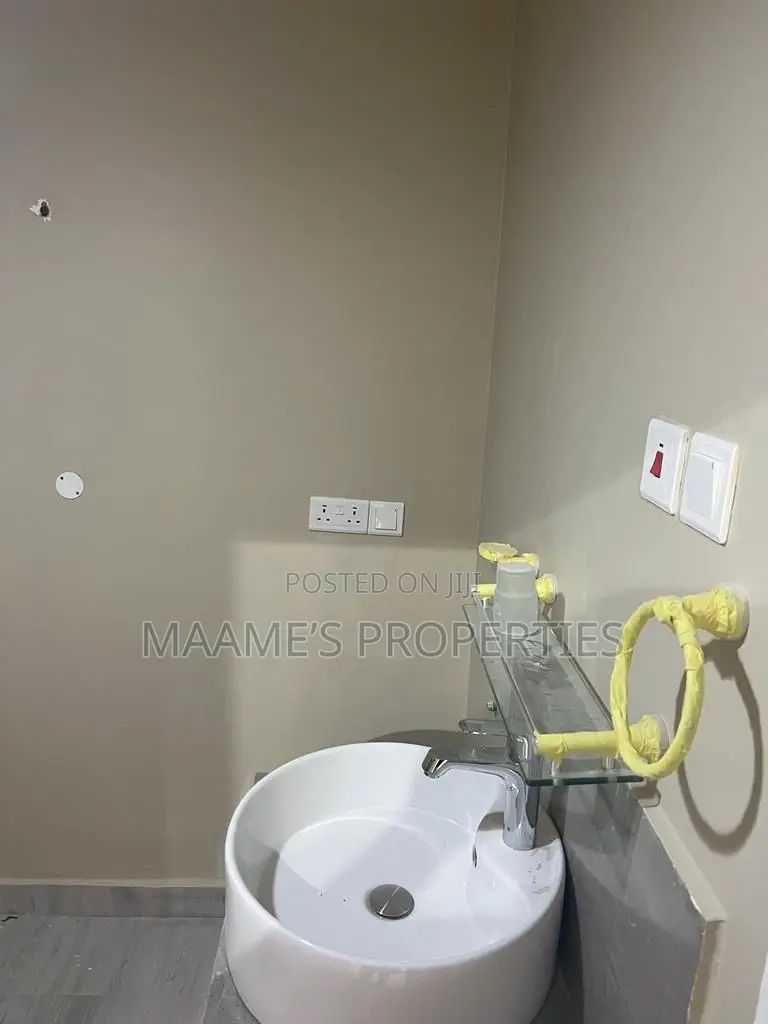 10bdrm Duplex in Tema Metropolitan for sale