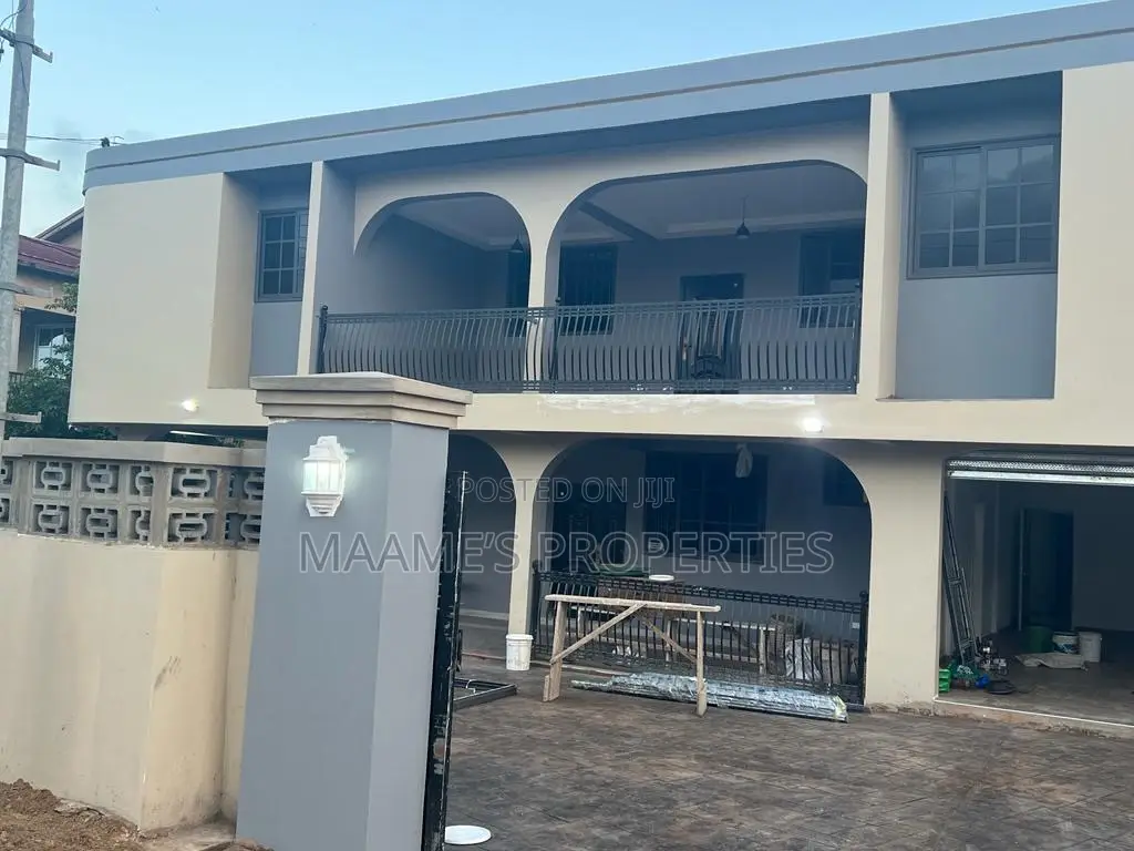 10bdrm Duplex in Tema Metropolitan for sale