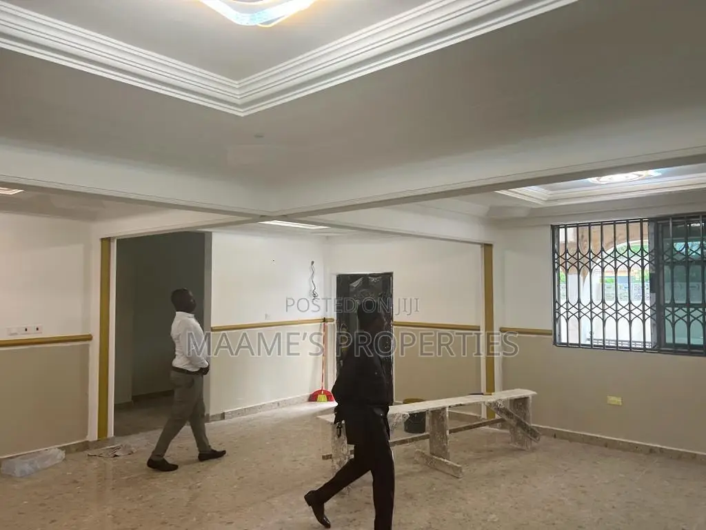 10bdrm Duplex in Tema Metropolitan for sale