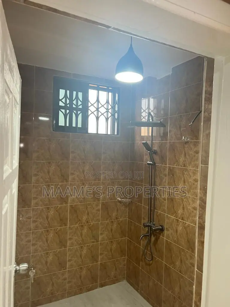 10bdrm Duplex in Tema Metropolitan for sale