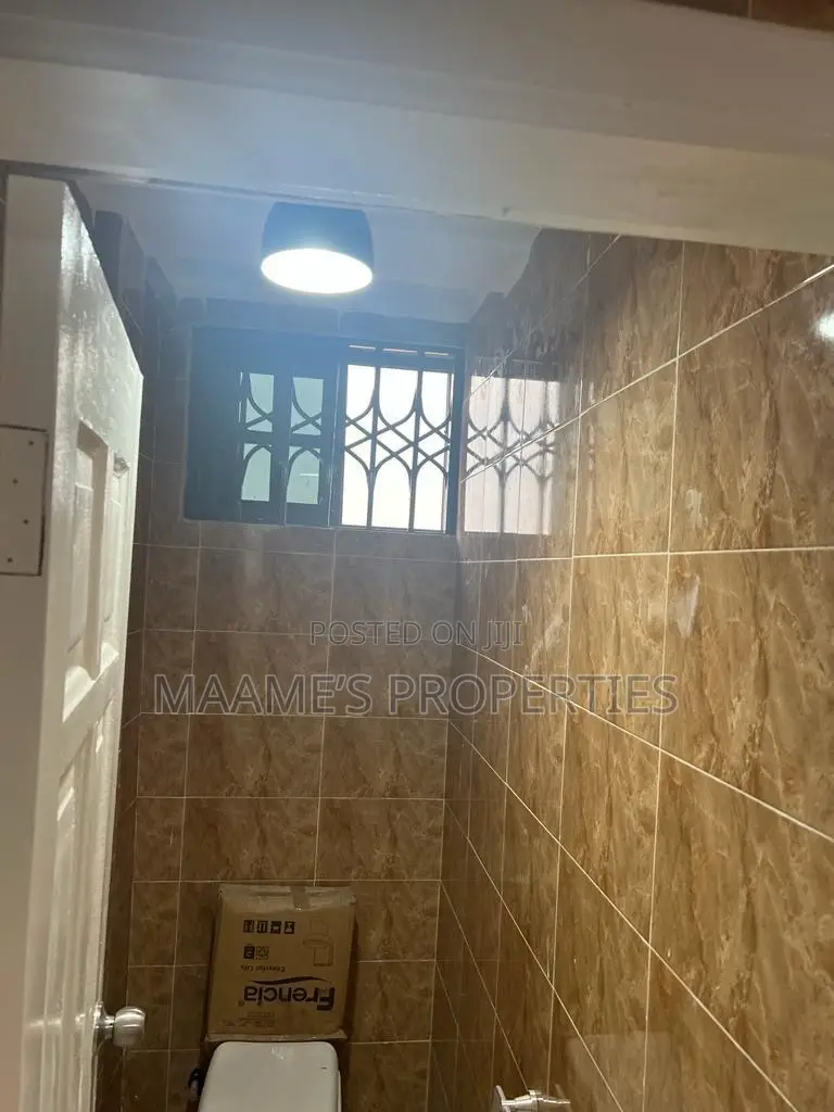 10bdrm Duplex in Tema Metropolitan for sale