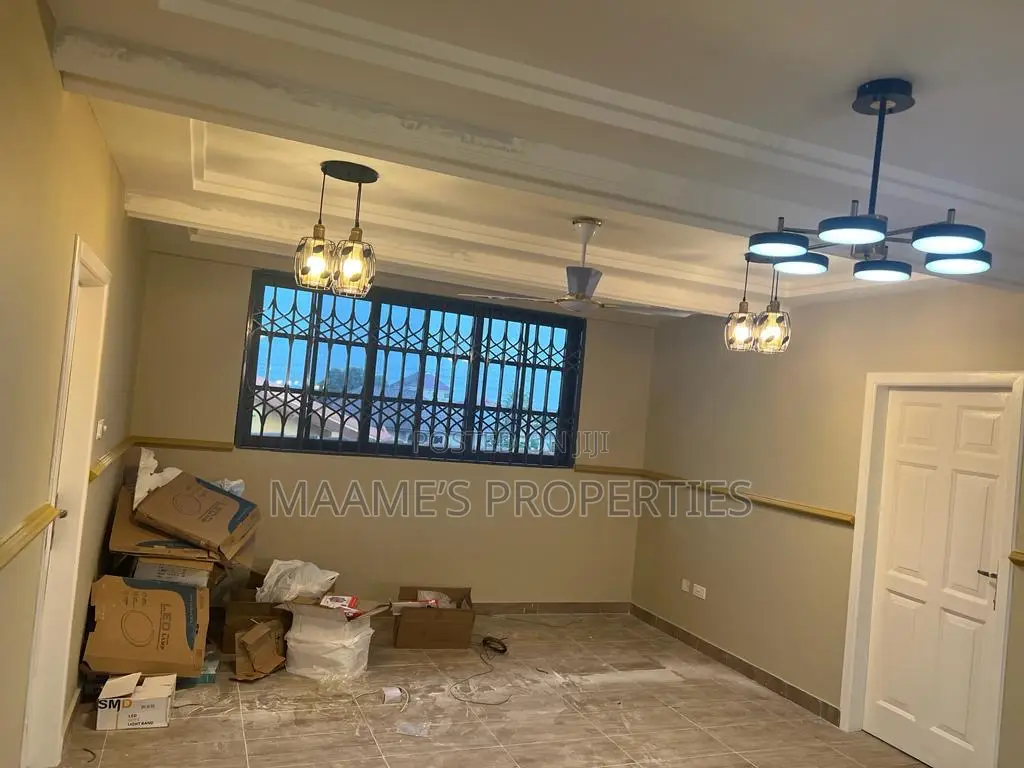10bdrm Duplex in Tema Metropolitan for sale