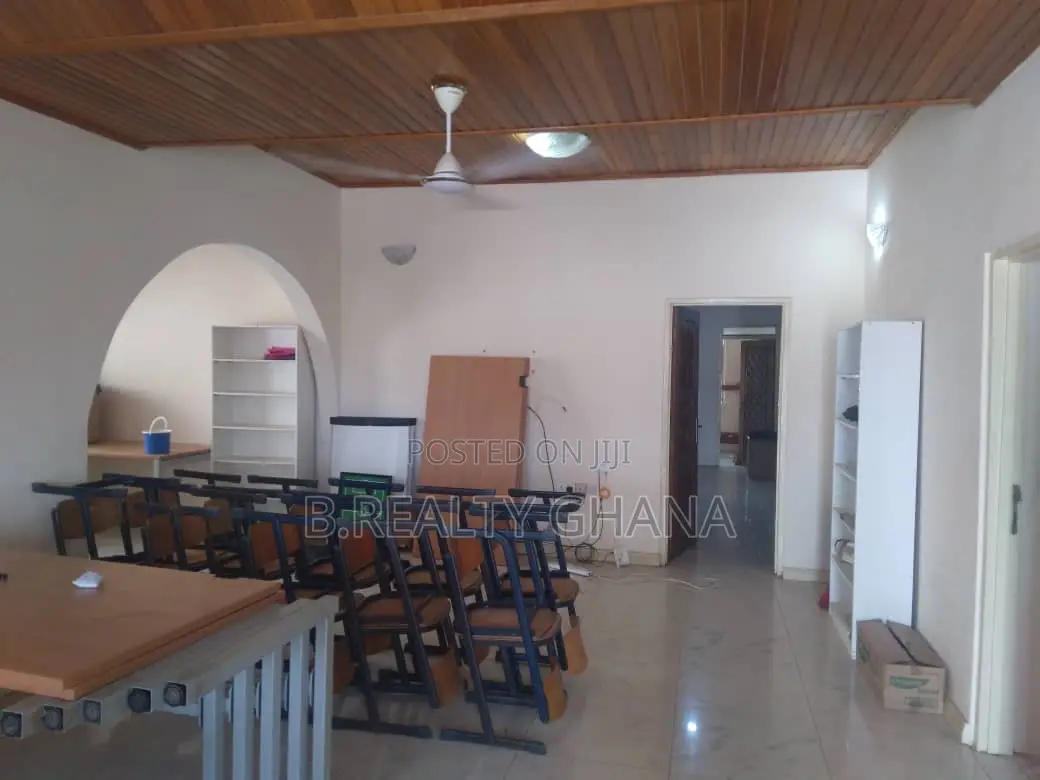 5bdrm House in Grada Estate, Spintex for rent