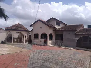 5bdrm House in Grada Estate, Spintex for rent
