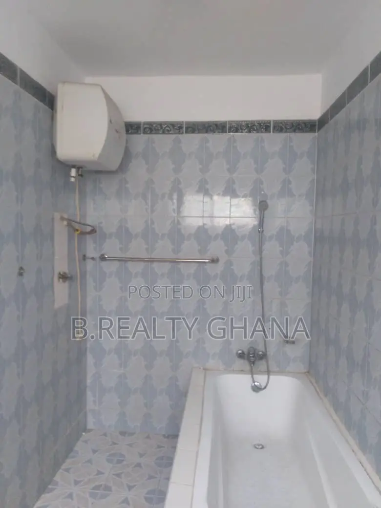 5bdrm House in Grada Estate, Spintex for rent