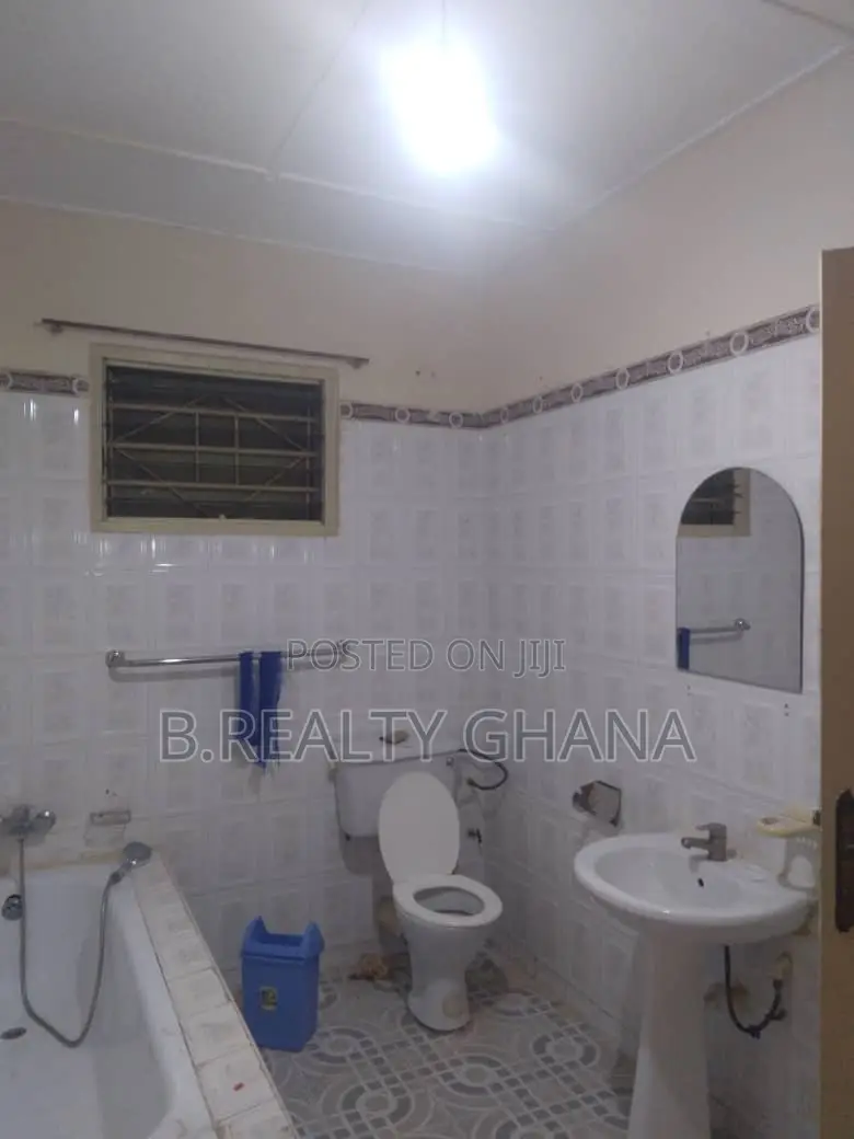 5bdrm House in Grada Estate, Spintex for rent