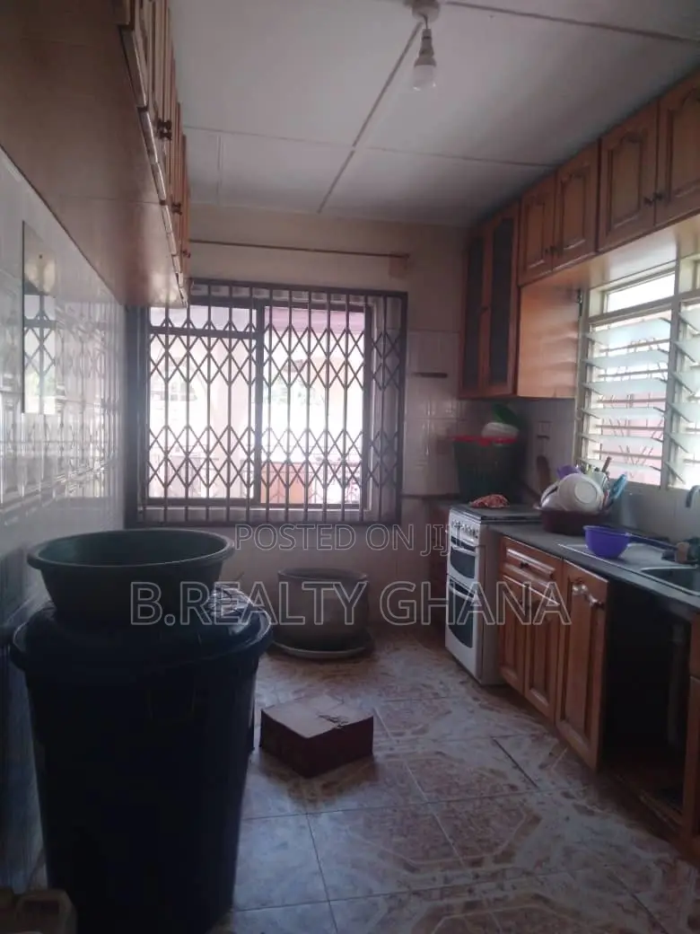 5bdrm House in Grada Estate, Spintex for rent