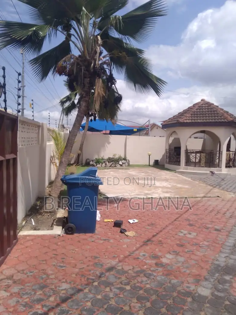 5bdrm House in Grada Estate, Spintex for rent
