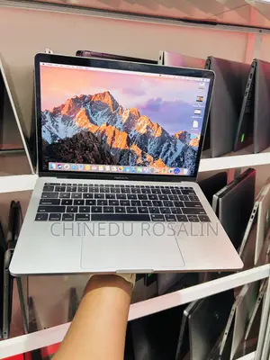 Laptop Apple MacBook Pro 2017 16GB Intel Core i5 SSD 512GB